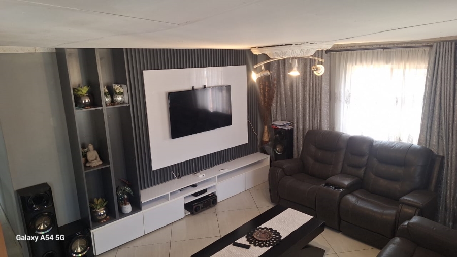 3 Bedroom Property for Sale in Mohadin North West